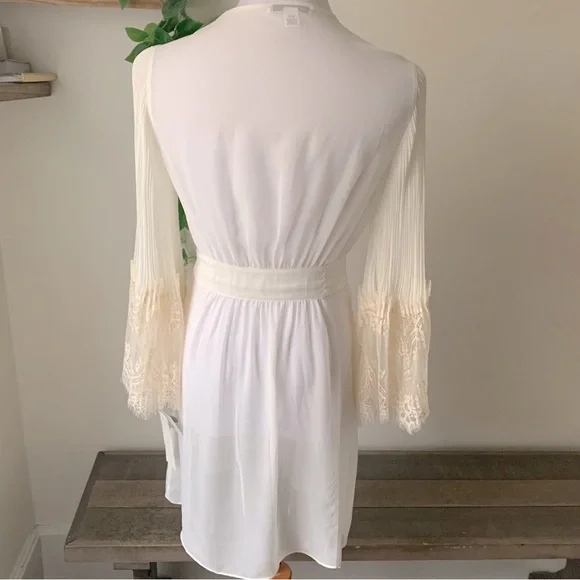 Rya Robe - Picture 4 of 6